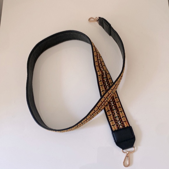 Reversible Black/Woven Fabric purse strap with gold tone hardware - Picture 3 of 9